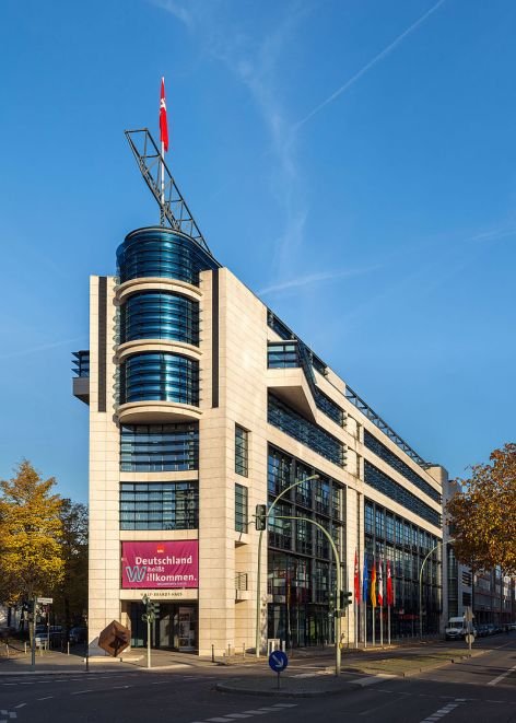 die hauser der parteien in berlin tagesausflug gruppen three little pigs